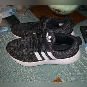 Boys Adidas shoes size 6